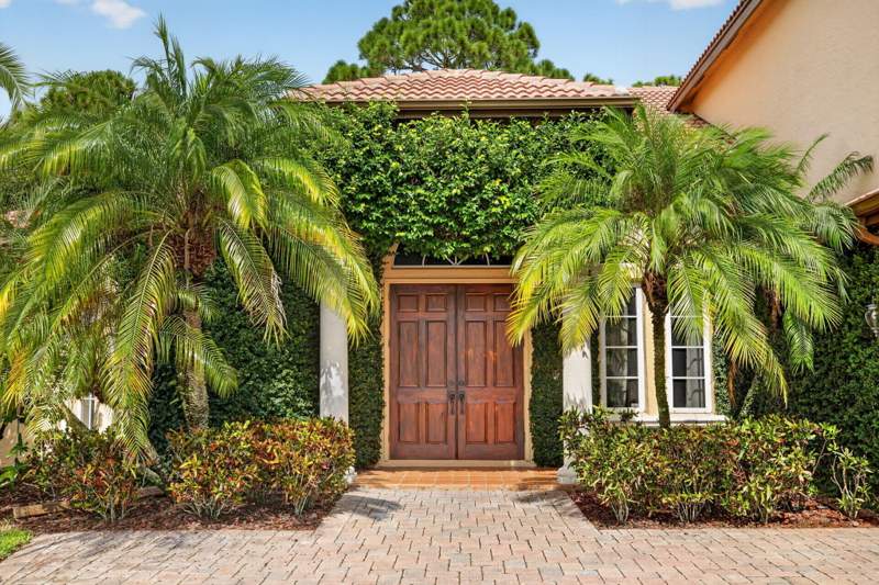 4 bedroom Single Family Residence at 805 SW Classico Court, Tortoise Cay At St Lucie West Plat No 130, Port St. Lucie — photo 2