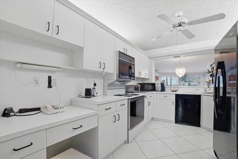 7501 Fairfax Drive, Tamarac FL - photo 11 of 39