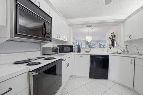 7501 Fairfax Drive, Tamarac FL - photo 12 of 39