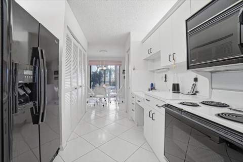 7501 Fairfax Drive, Tamarac FL - photo 13 of 39
