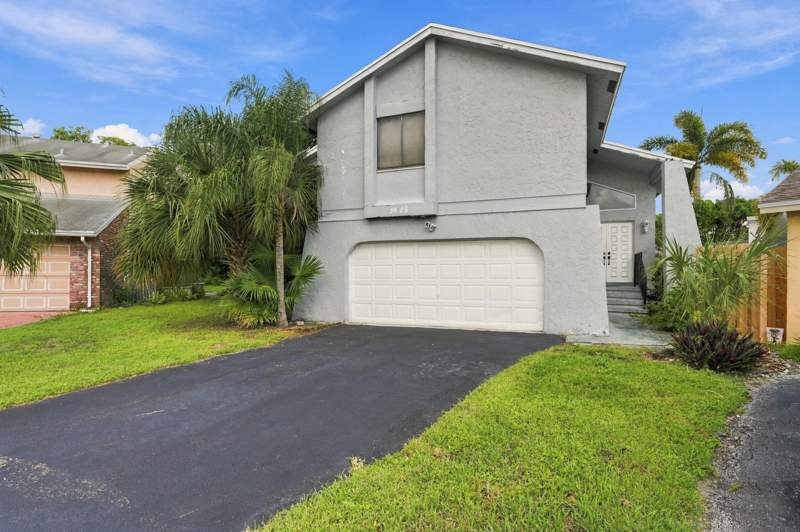 3 bedroom Single Family Residence at 3528 NW 73rd Way, Crossings No 2, Coral Springs — photo 2