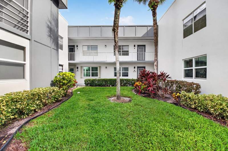2 bedroom Condominium at 390 Normandy I, Kings Point Normandy , Delray Beach — photo 2