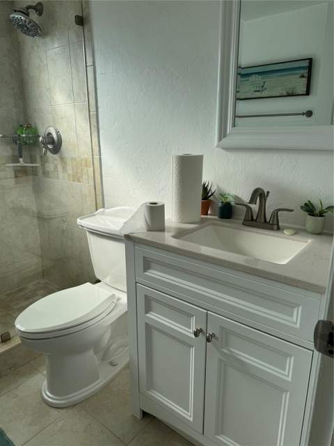 301 Oakridge Q #301, Deerfield Beach FL - photo 9 of 12