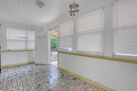 5014 Spruce Avenue, West Palm Beach FL - photo 6 of 35