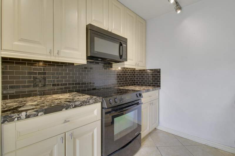 2 bedroom Townhouse at 2218 22nd Way, Village Of Sandalwood Lakes 1, West Palm Beach — photo 5