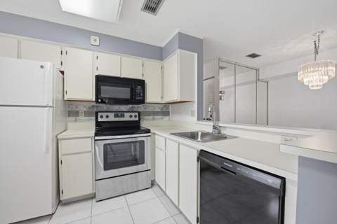 14898 Wedgefield Drive #208, Delray Beach FL - photo 6 of 22