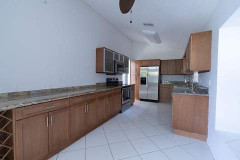 6113 Greenspointe Drive #10, Boynton Beach FL - photo 9 of 44