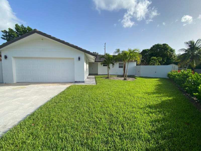 3 bedroom Single Family Residence at 1831 East Court, Palm Ridge Estates 1, Lake Clarke Shores — photo 1