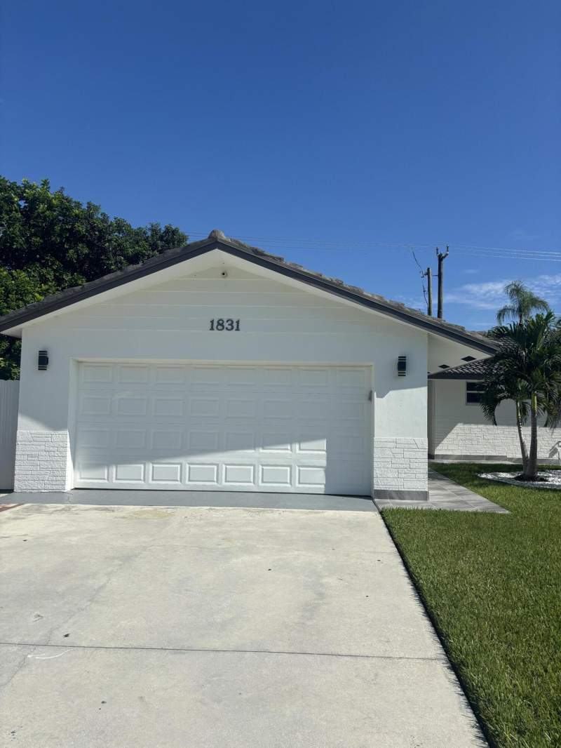 3 bedroom Single Family Residence at 1831 East Court, Palm Ridge Estates 1, Lake Clarke Shores — photo 5