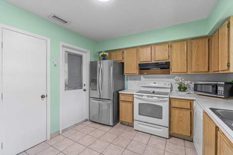 9825 Walnut Tree Way, Boynton Beach FL - photo 10 of 18