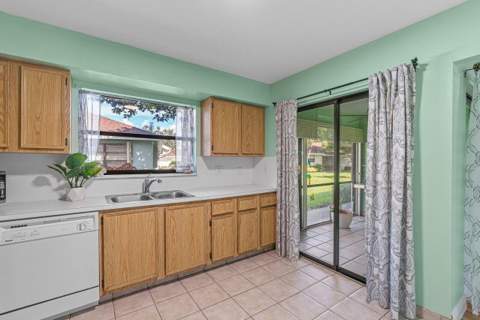 9825 Walnut Tree Way, Boynton Beach FL - photo 11 of 18