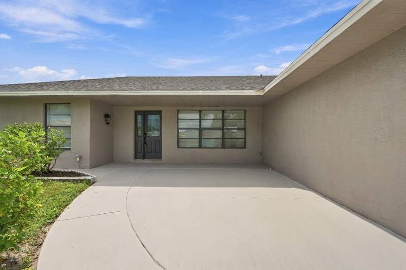 4 bedroom Single Family Residence at 680 SW Colleen Avenue, Port St Lucie Section 27, Port St. Lucie — photo 4