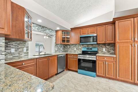 680 SW Colleen Avenue, Port St. Lucie FL - photo 11 of 48