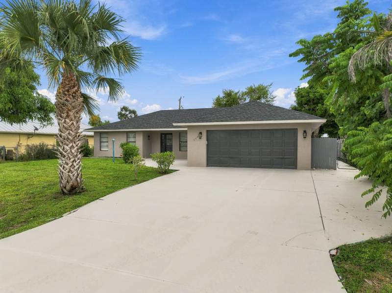 4 bedroom Single Family Residence at 680 SW Colleen Avenue, Port St Lucie Section 27, Port St. Lucie — photo 2