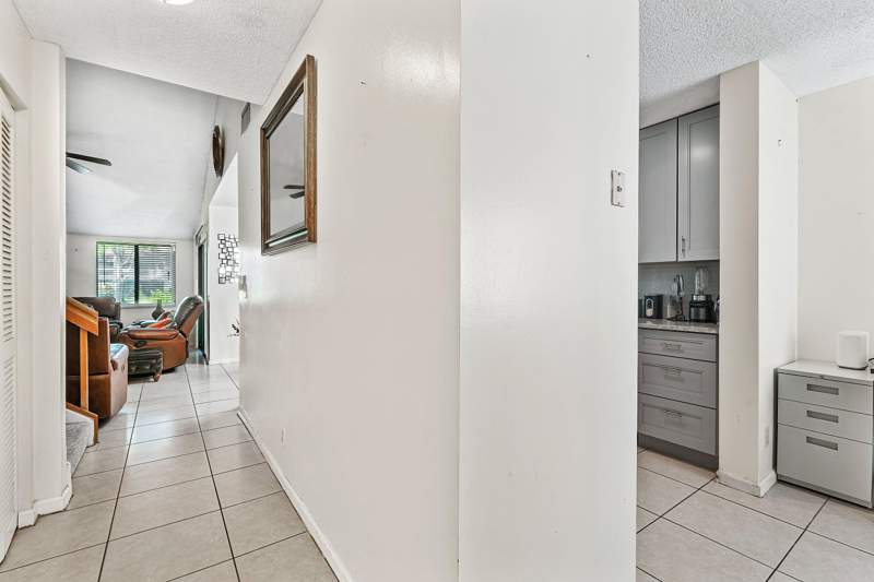2 bedroom Townhouse at 1595 Woodbridge Lakes Circle, Woodbridge Lakes, West Palm Beach — photo 3
