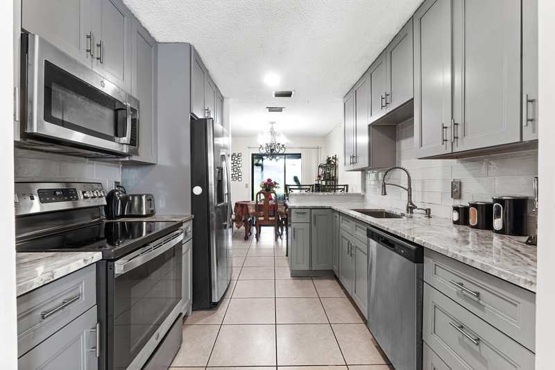 2 bedroom Townhouse at 1595 Woodbridge Lakes Circle, Woodbridge Lakes, West Palm Beach — photo 1