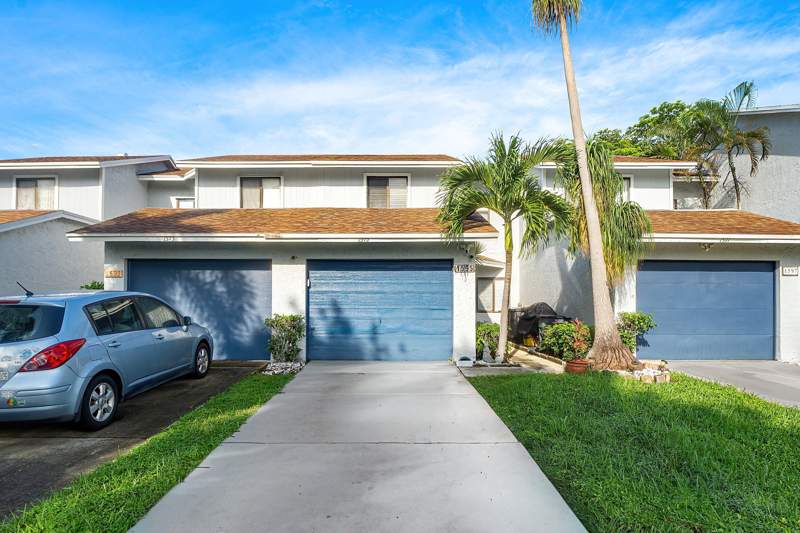 2 bedroom Townhouse at 1595 Woodbridge Lakes Circle, Woodbridge Lakes, West Palm Beach — photo 2
