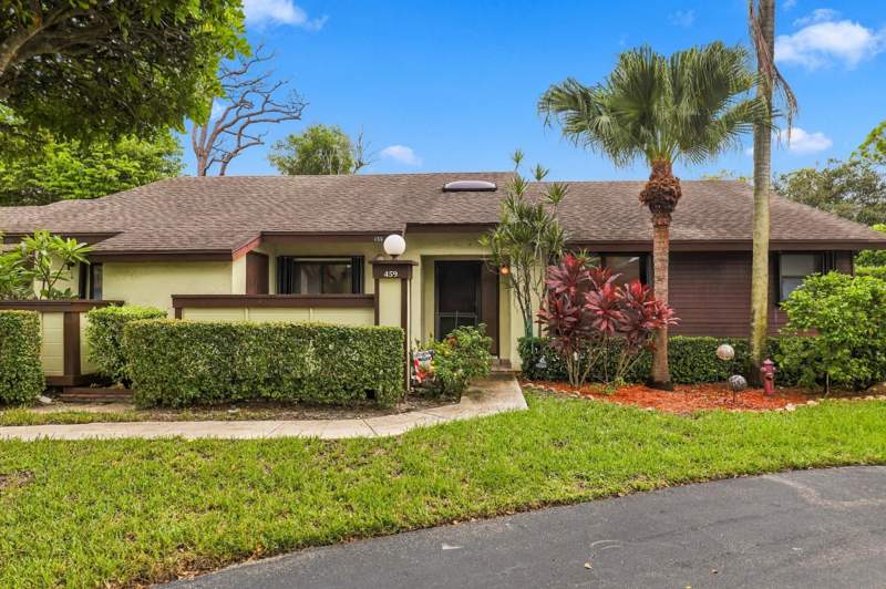 2 bedroom Townhouse at 459 Knollwood Court #459, Strathmore Gate West Unit 3, Royal Palm Beach — photo 2
