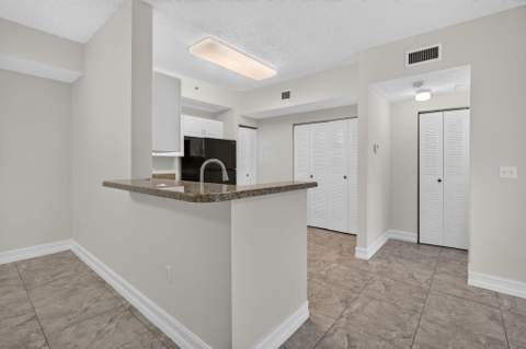 6960 SW 39th Street #207e, Davie FL - photo 8 of 36