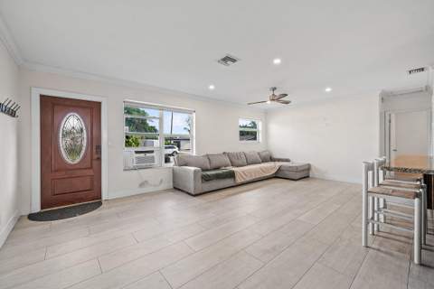 1446 W Jennings Street, Lantana FL - photo 7 of 30