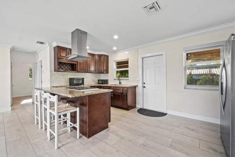 1446 W Jennings Street, Lantana FL - photo 9 of 30