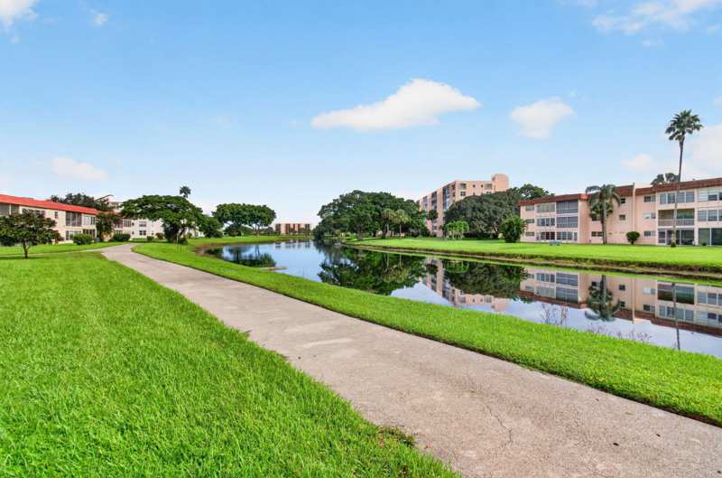 2 bedroom Condominium at 4 Abbey Lane #103, Villages Of Oriole Abbey , Delray Beach — photo 1