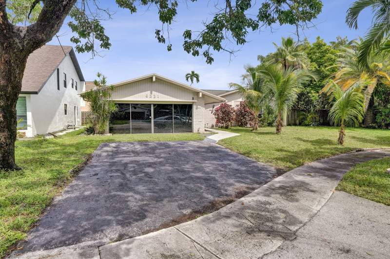 3 bedroom Single Family Residence at 9321 NW 35th Manor, Welleby Unit 2, Sunrise — photo 2