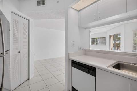 801 SW 141st Avenue #302O, Pembroke Pines FL - photo 17 of 30