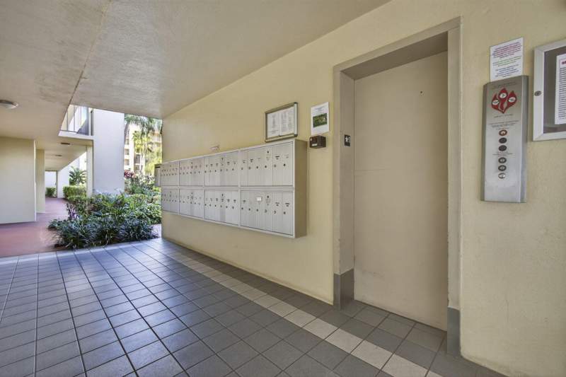 2 bedroom Condominium at 3590 Via Poinciana #202, Poinciana Place Condo 1,2,8 And 9, Lake Worth — photo 4
