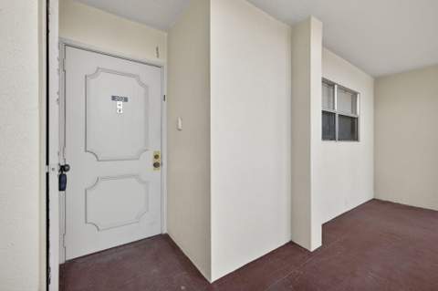 3590 Via Poinciana #202, Lake Worth FL - photo 10 of 65