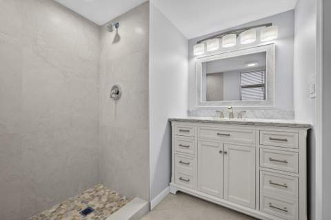 3590 Via Poinciana #202, Lake Worth FL - photo 14 of 65