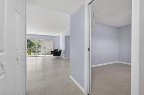 3590 Via Poinciana #202, Lake Worth FL - photo 16 of 65