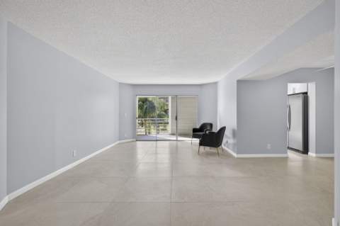 3590 Via Poinciana #202, Lake Worth FL - photo 19 of 65