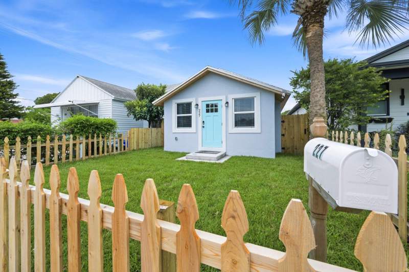 3 bedroom Single Family Residence at 227 S E Street, Lake Worth Town Of, Lake Worth Beach — photo 2