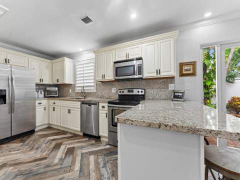 6340 NE 19th Terrace, Fort Lauderdale FL - photo 11 of 36