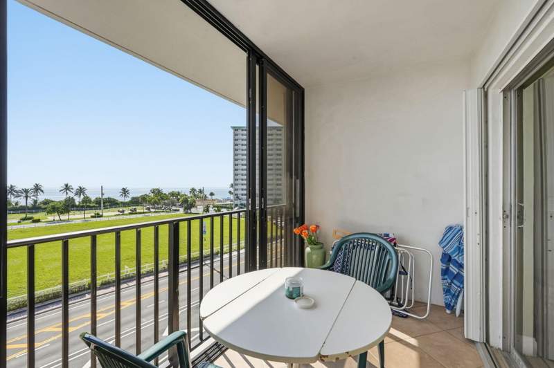 2 bedroom Condominium at 4117 Bougainvilla Drive #507, Leisure By The Sea East Condo, Lauderdale-By-The-Sea — photo 5