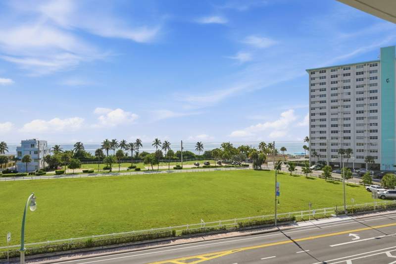 2 bedroom Condominium at 4117 Bougainvilla Drive #507, Leisure By The Sea East Condo, Lauderdale-By-The-Sea — photo 3