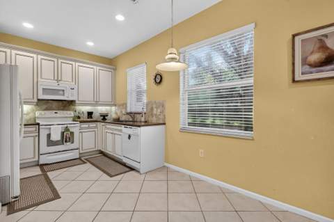 7890 Jewelwood Drive, Boynton Beach FL - photo 13 of 56