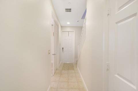 2502 N Dixie Highway #39, Lake Worth Beach FL - photo 13 of 46