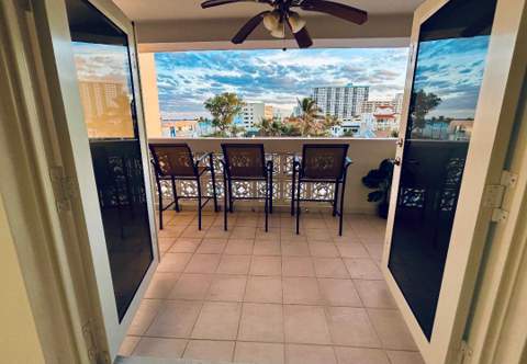320 S Surf Road #402, Hollywood FL - photo 12 of 30