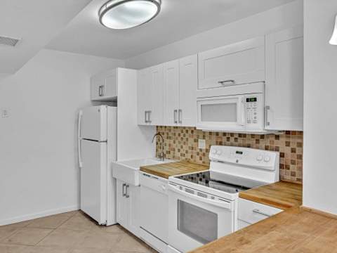 320 S Surf Road #402, Hollywood FL - photo 8 of 30
