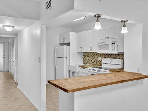 320 S Surf Road #402, Hollywood FL - photo 9 of 30