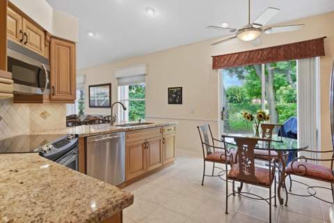 5379 Brookview Drive, Boynton Beach FL - photo 10 of 40
