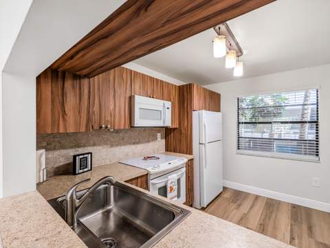 900 Colony Point Circle #205, Pembroke Pines FL - photo 7 of 60