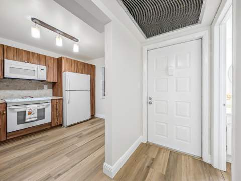 900 Colony Point Circle #205, Pembroke Pines FL - photo 8 of 60