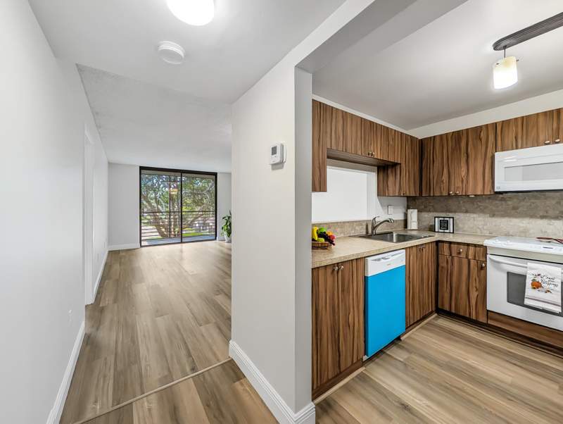 1 bedroom Condominium at 900 Colony Point Circle #205, Colony Point 1 Condo, Pembroke Pines — photo 3