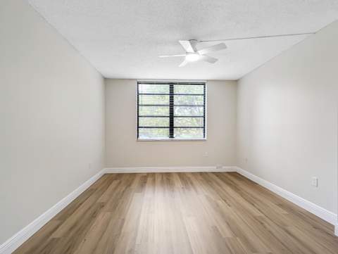900 Colony Point Circle #205, Pembroke Pines FL - photo 15 of 60