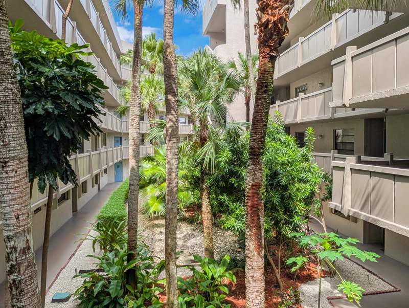 1 bedroom Condominium at 900 Colony Point Circle #205, Colony Point 1 Condo, Pembroke Pines — photo 4