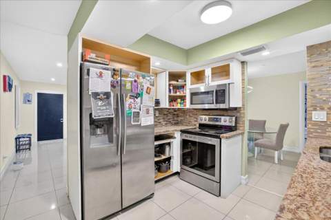 4911 NW 14th, Deerfield Beach FL - photo 11 of 25