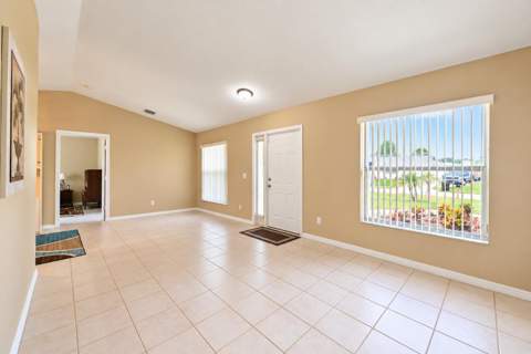 326 SE Starfish Avenue, Port St. Lucie FL - photo 6 of 40